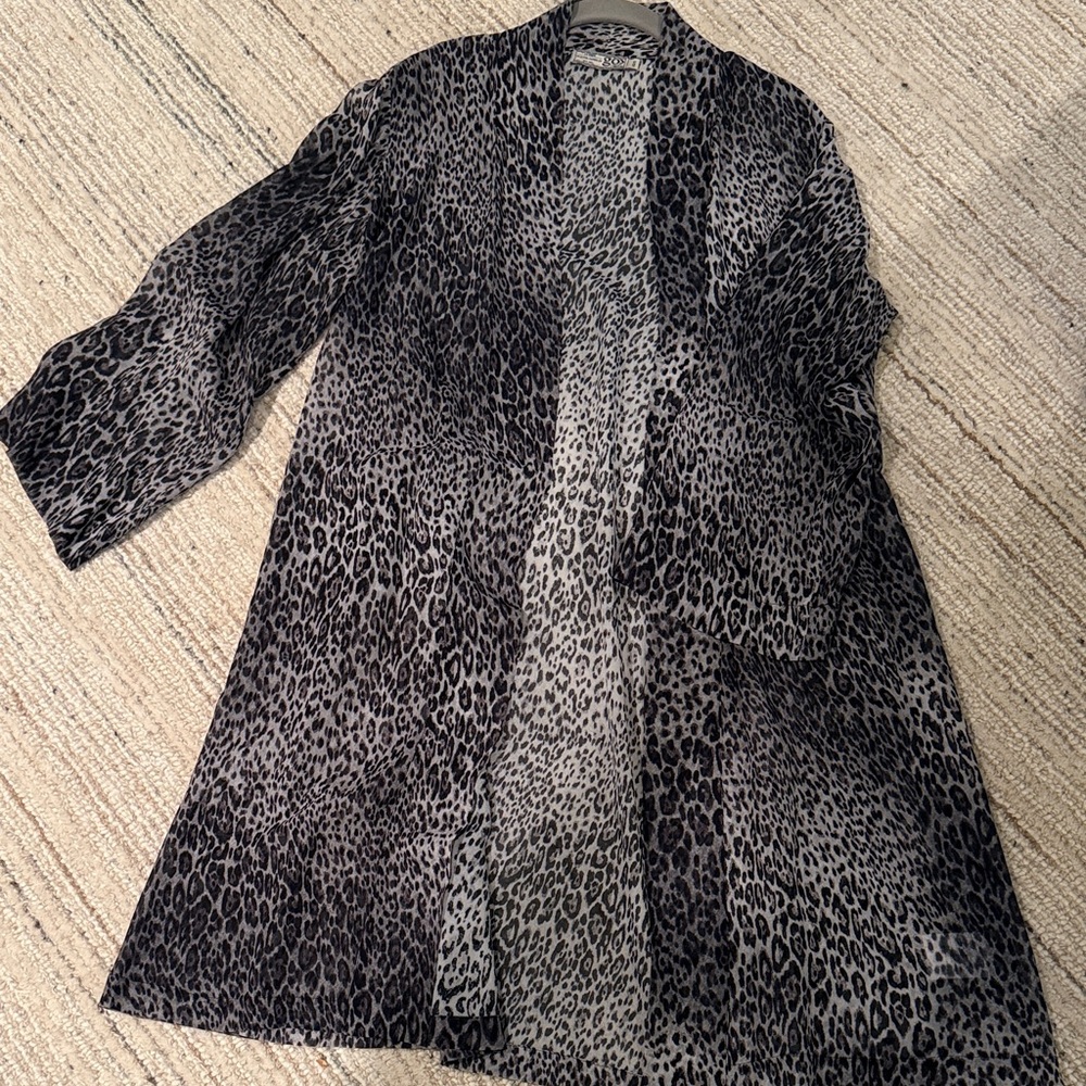 “GoSilk” Leopard Print Women's wrap